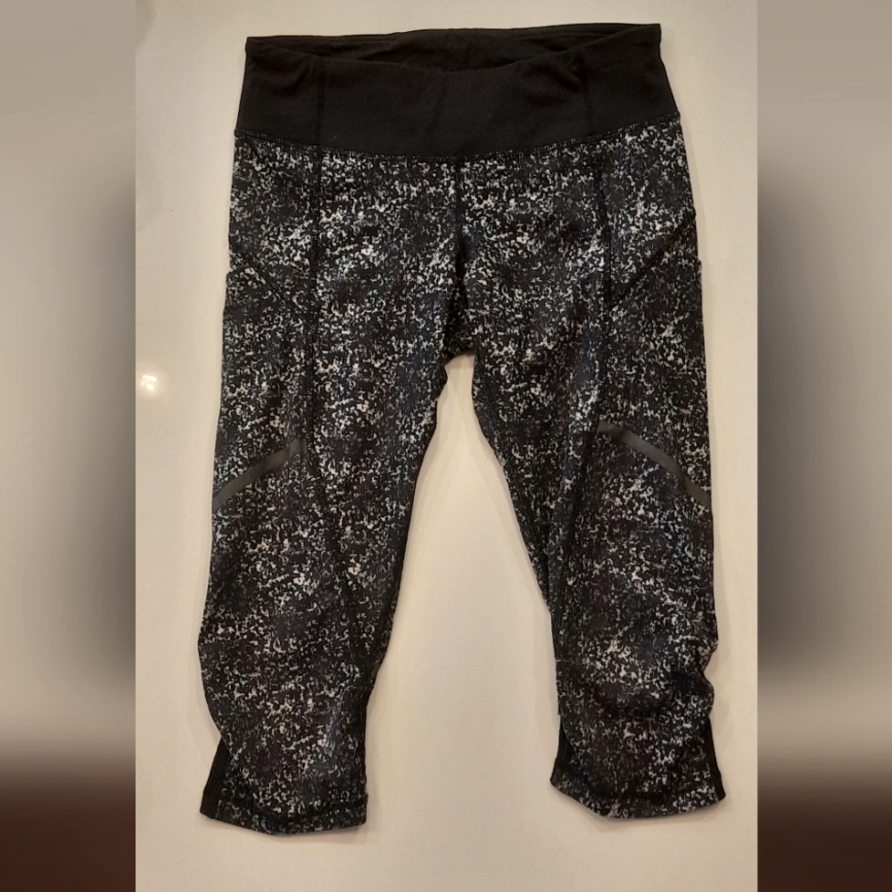 Lululemon size 6 cropped leggings